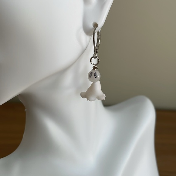 HAND CRAFTED EARRINGS Little White Ghosts - Picture 3 of 14